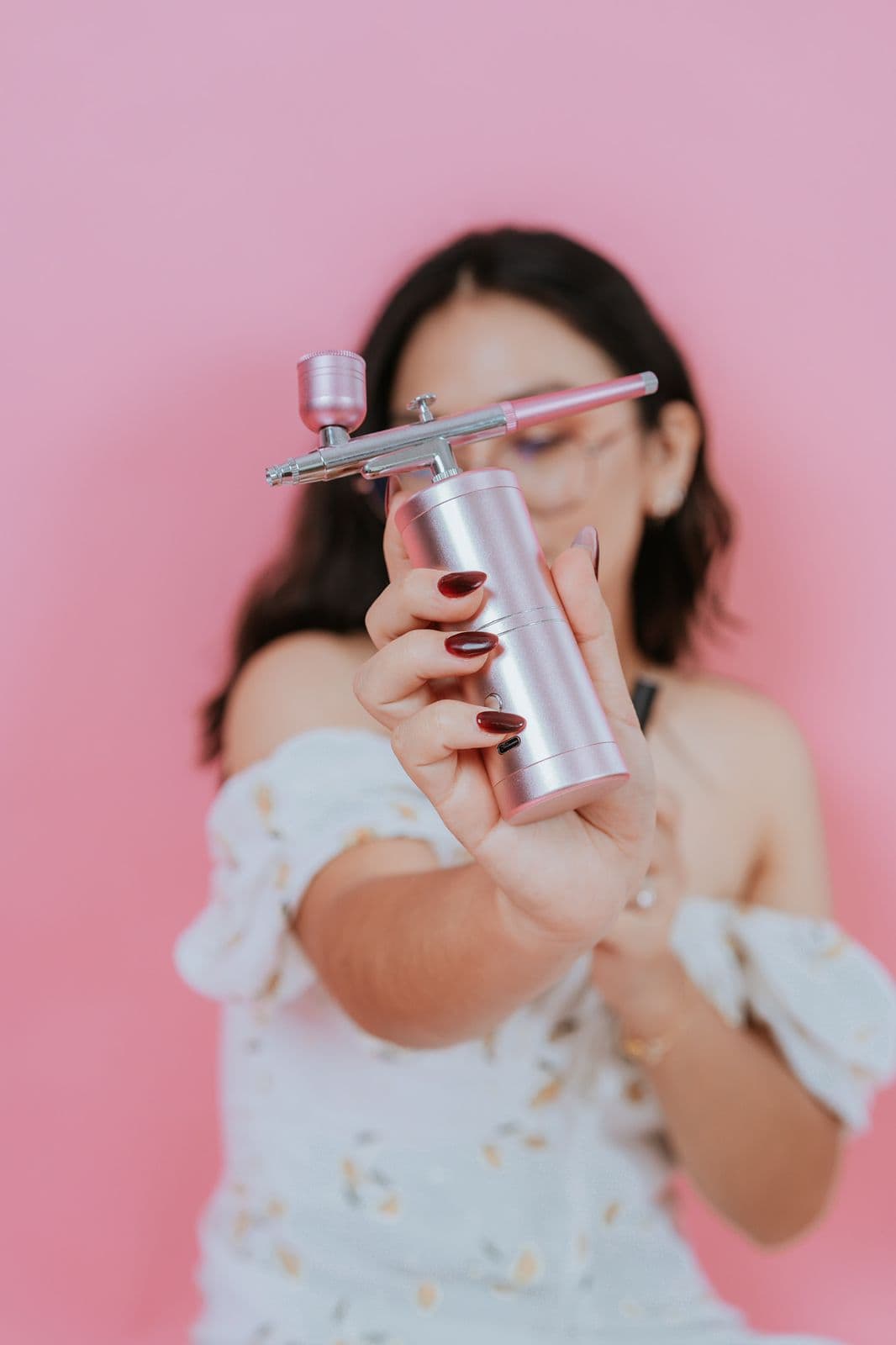 Ara con sus productos