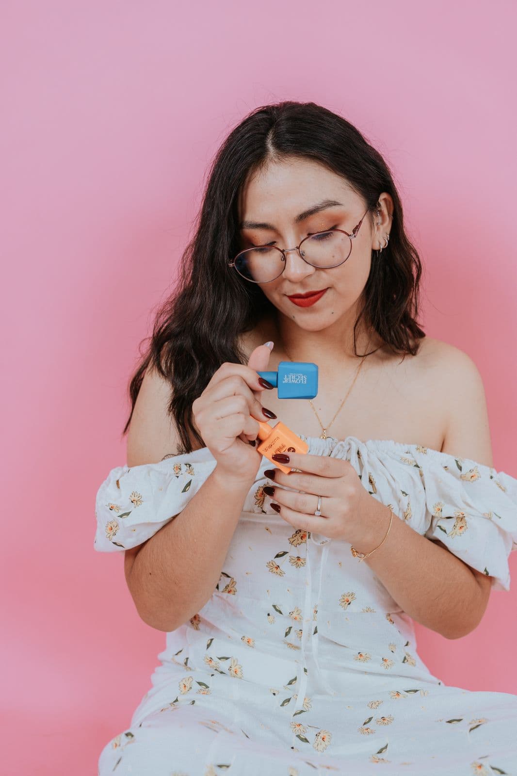 Ara con sus productos